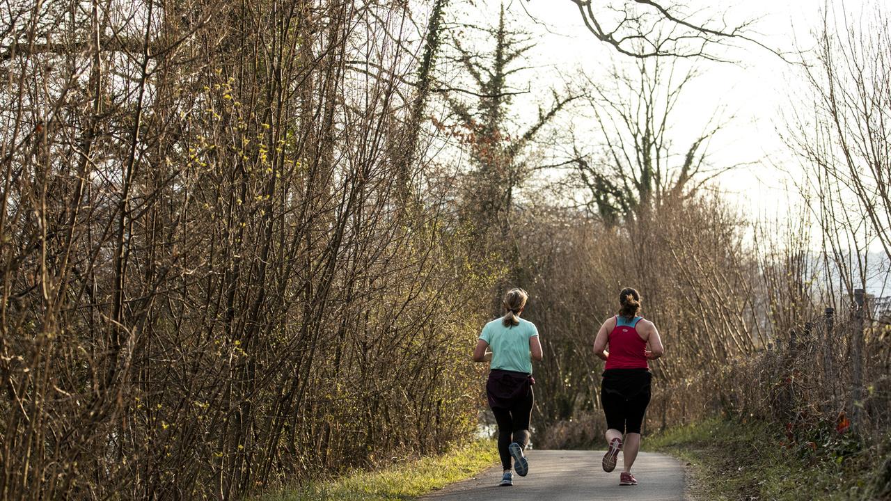 Courir peut être un bon moyen de faire de l'exercice en profitant de la nature et suivre ainsi les recommandations de l'OMS sur les activités physiques. [Alexandra Wey]