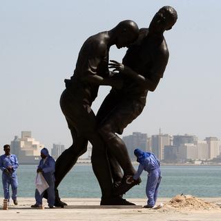 Le fameux coup de boule de Zidane immortalisé par l'artiste algérien Adel Abdessemed. [AFP - AL-WATAN DOHA / KARIM JAAFAR]