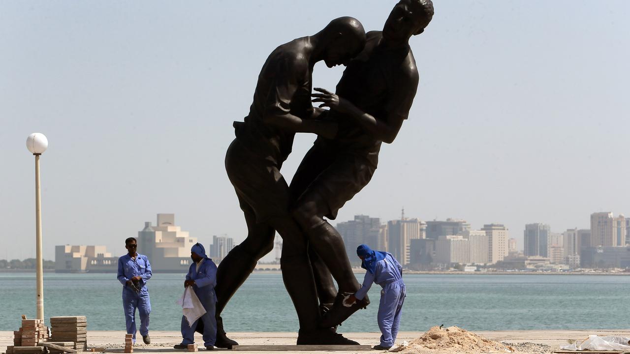 Le fameux coup de boule de Zidane immortalisé par l'artiste algérien Adel Abdessemed. [AFP - AL-WATAN DOHA / KARIM JAAFAR]
