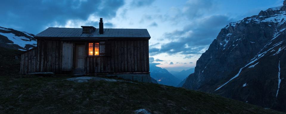 Les cabanes de montagne se préparent elles aussi à accueillir à nouveau des clients. [Keystone - Arno Balzarini]