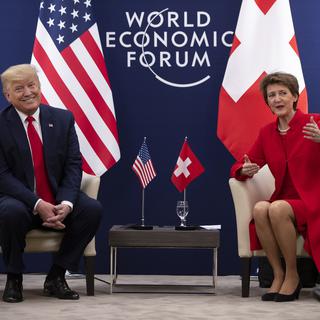 Donald Trump et Simonetta Sommaruga au World Economic Forum, le 21 janvier 2020. [Keystone/AP Photo - Evan Vucci]