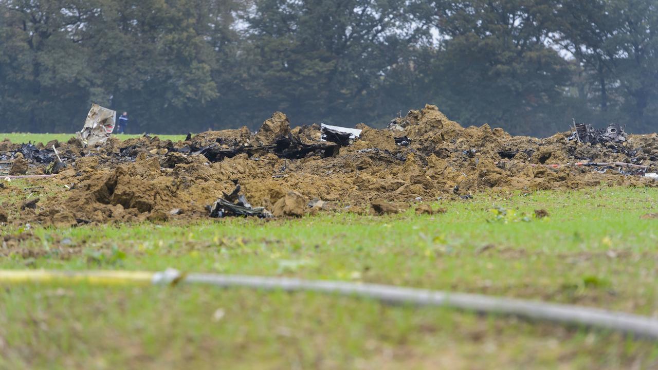 L'appareil s'était écrasé dans un champ à Glamondans, près de Besançon. [Keystone - Jean-Christophe Bott]