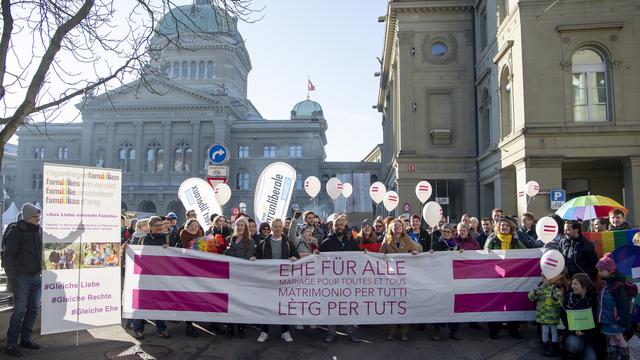 Une manifestation pour le mariage pour tous à Berne, le 14 février 2019. [Keystone - Anthony Anex]