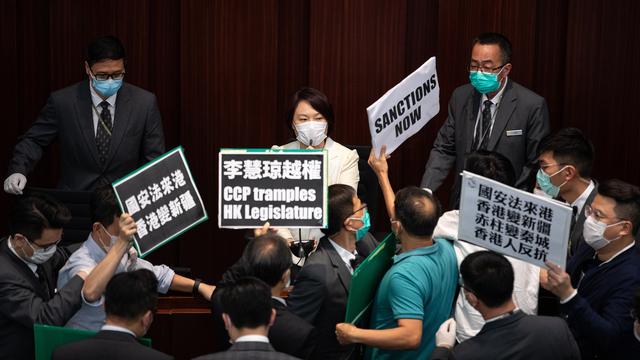 epaselect epa08436914 Pro-Beijing lawmaker and House Committee chairperson Starry Lee (C) is confronted by pan-democrat lawmakers at the Legislative Council in Hong Kong, China, 22 May 2020. China announced that it will introduce a new national security law in Hong Kong banning sedition, secession and subversion of the central government in Beijing through a method that could bypass Hong Kong's legislature. EPA/JEROME FAVRE [Keystone/EPA - Jérôme Favre]