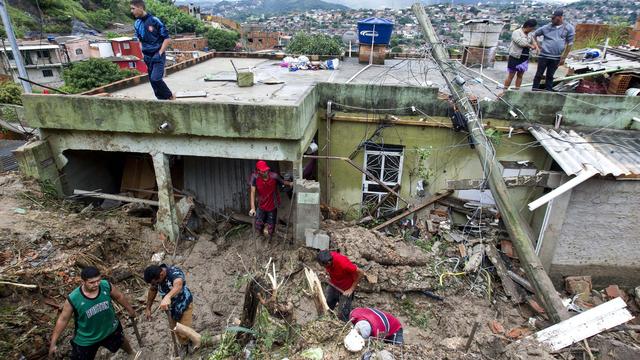 Un glissement de terrain provoqué à Vila Ideal par les fortes pluies qui frappent l'Etat de Minas Gerais, dans le sud-est du Brésil. [Keystone - AP Photo/Alexandre Mota-Futura Press]