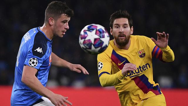 Diego Demme face à Lionel Messi. C'était au match aller, avec des spectateurs. Ce ne sera pas le cas au match retour. [AP - Alfredo Falcone]