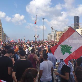 Des milliers de personnes se sont rassemblées samedi dans le centre de Beyrouth pour manifester leur colère contre les autorités. [RTS - Mouna Hussein]
