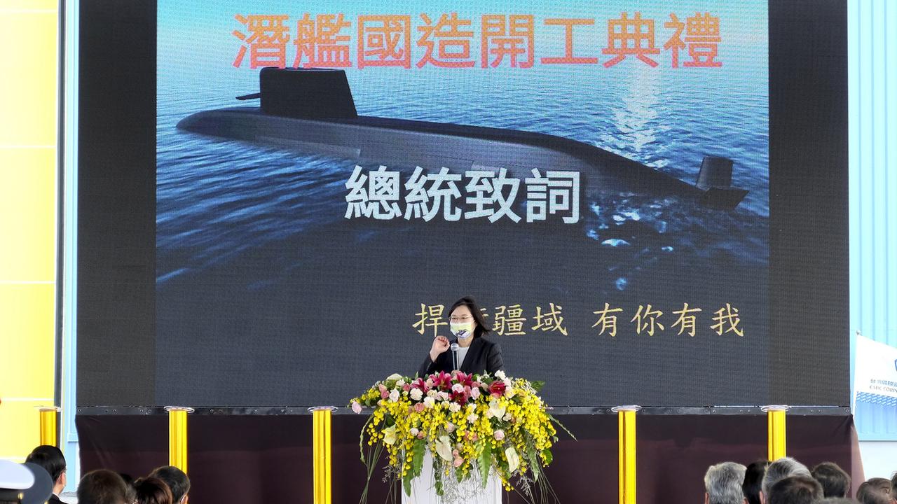 La présidente de Taïwan Tsai Ing-wen lors de la présentation du sous-marin que son pays va construire. [Keystone/AP Photo - Huizhong Wu]