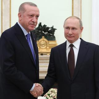 Vladimir Poutine et Recep Tayyip Erdogan à Moscou, 05.03.2020. [EPA/Keystone - Michael Klimentyev/Kremlin Pool]