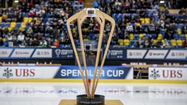 Les Finlandais de KooKoo tenteront de s'attribuer le prestigieux trophée davosien. [Keystone - Melanie Duchene]