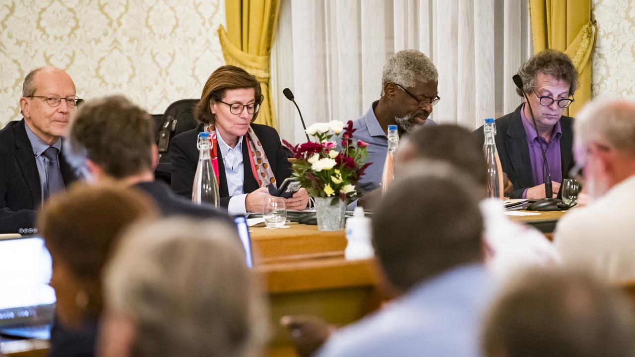 Les membres de la Municipalité Etienne Rivier, Elina Leimgruber, Michel Agnant et Jerome Christen (de g. à d.). [Keystone - Jean-Christophe Bott]