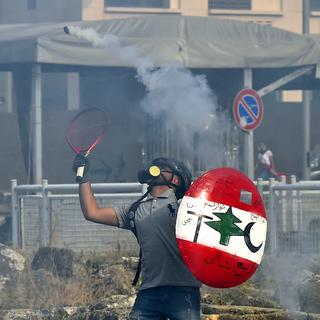 Un manifestant libanais dans les rues de Beyrouth le 6 juin 2020. [EPA/Keystone - Wael Hamzeh]