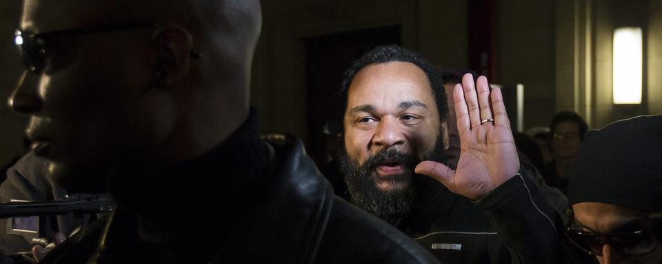 Dieudonné M'Bala M'Bala au Tribunal de Paris en février 2015. [EPA/Keystone - Ian Langsdon]