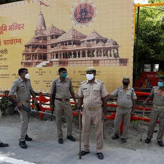 La construction d'un temple hindou controversé ravive les tensions religieuses en Inde. [Keystone/AP Photo - Rajesh Kumar Singh]