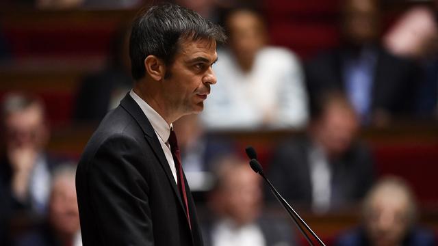 Le tout nouveau ministre Olivier Véran devant l'Assemblée nationale, 17.02.2020. [AFP - Christophe Archambault]