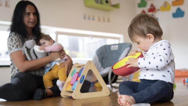 Ueli Maurer défend un relèvement des déductions pour enfants [Keystone - Laurent Gillieron]