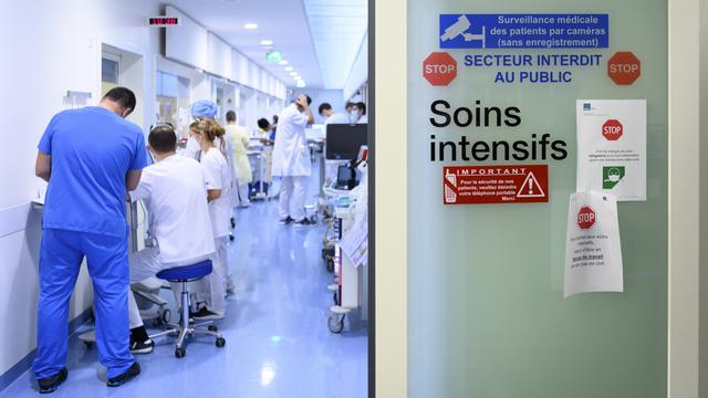 Les soins intensifs de l'hôpital de Pourtalès à Neuchâtel. [Keystone - Laurent Gilliéron]