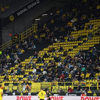 Une tribune du match entre le Borussia Dortmund et le Borussia Mönchengladbach. [DPA/Keystone - Bernd Thissen]