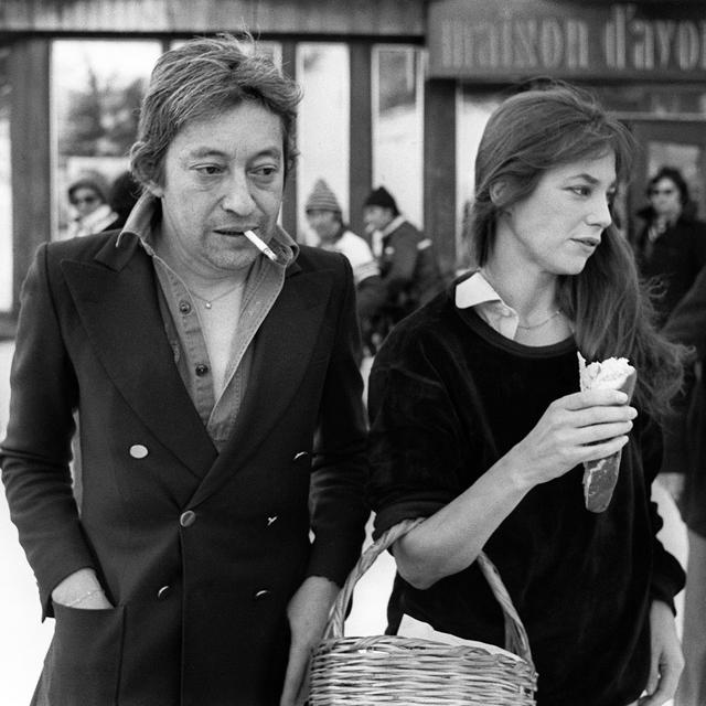 Photo de l'actrice, chanteuse, Jane Birkin et du compositeur, chanteur et acteur Serge Gainsbourg prise le 24 janvier 1977 lors du festival du film fantastique à Avoriaz. [AFP]