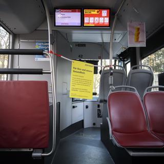 Dans les bus bernois, des mesures protègent les chauffeurs. [Keystone - Anthony Anex]