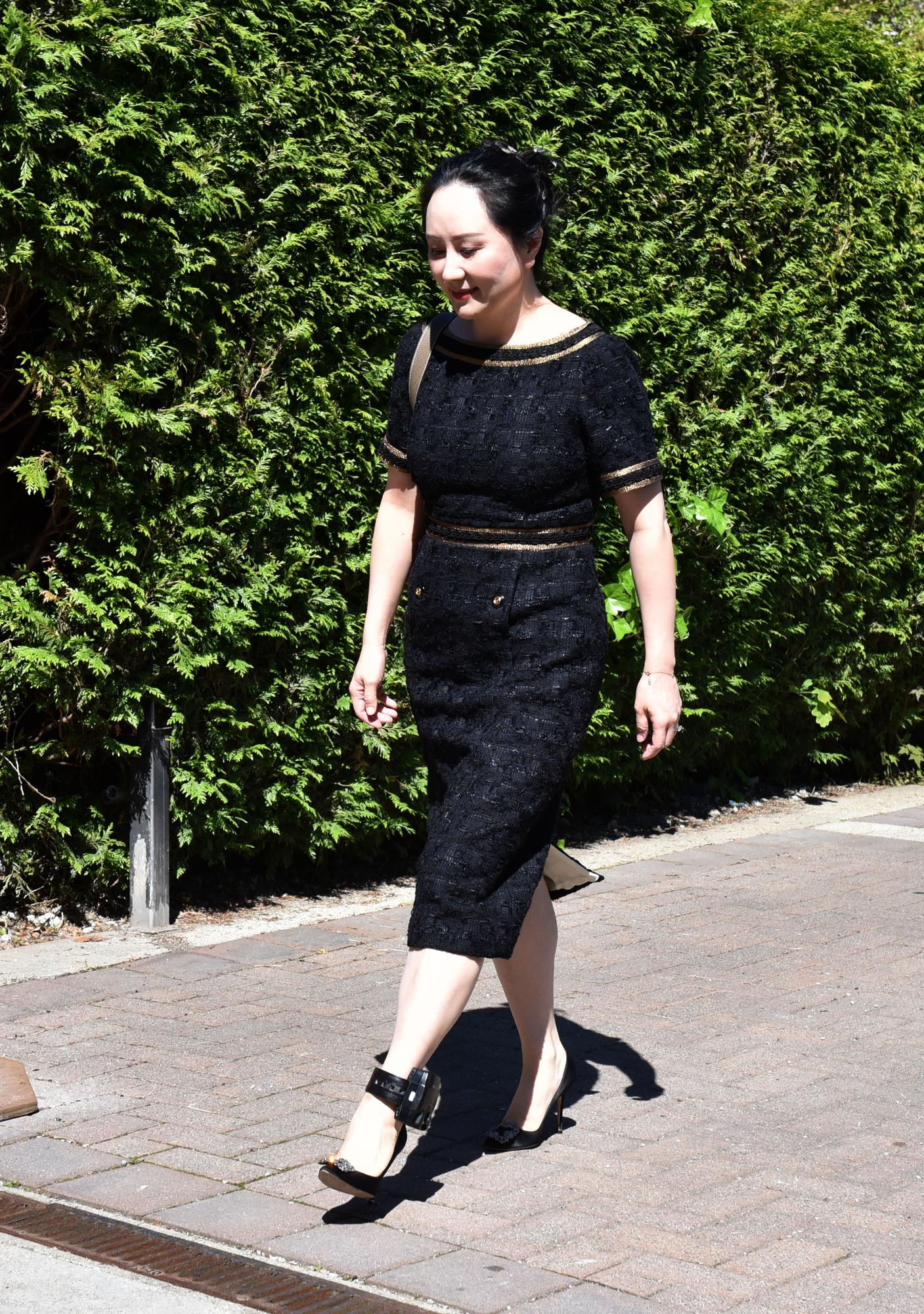 Meng Wanzhou, directrice financière de Huawei, quitte son domicile pour se rendre devant la Cour suprême de Colombie Britannique. Vancouver, le 27 mai 2020. [AFP - Don MacKinnon]