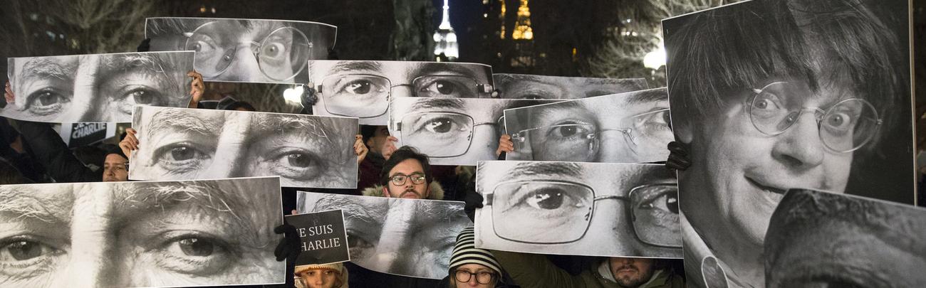 Le 7 janvier 2015, deux terroristes ont ouvert le feu dans la rédaction de Charlie Hebdo, faisant 11 victimes dans la rédaction du journal satirique. [Keystone - John Minchillo]
