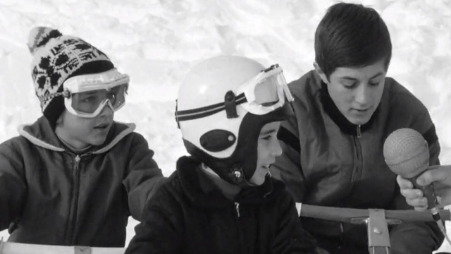 Enfants faisant du skibob à Crans-Montana en 1966. [RTS]