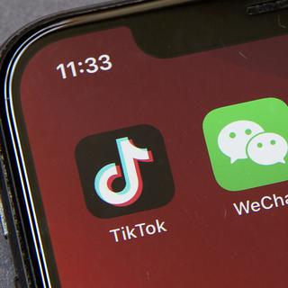 Le téléchargement de TikTok et WeChat sera bloqué aux USA dès dimanche. [Keystone/AP - Mark Schiefelbein]