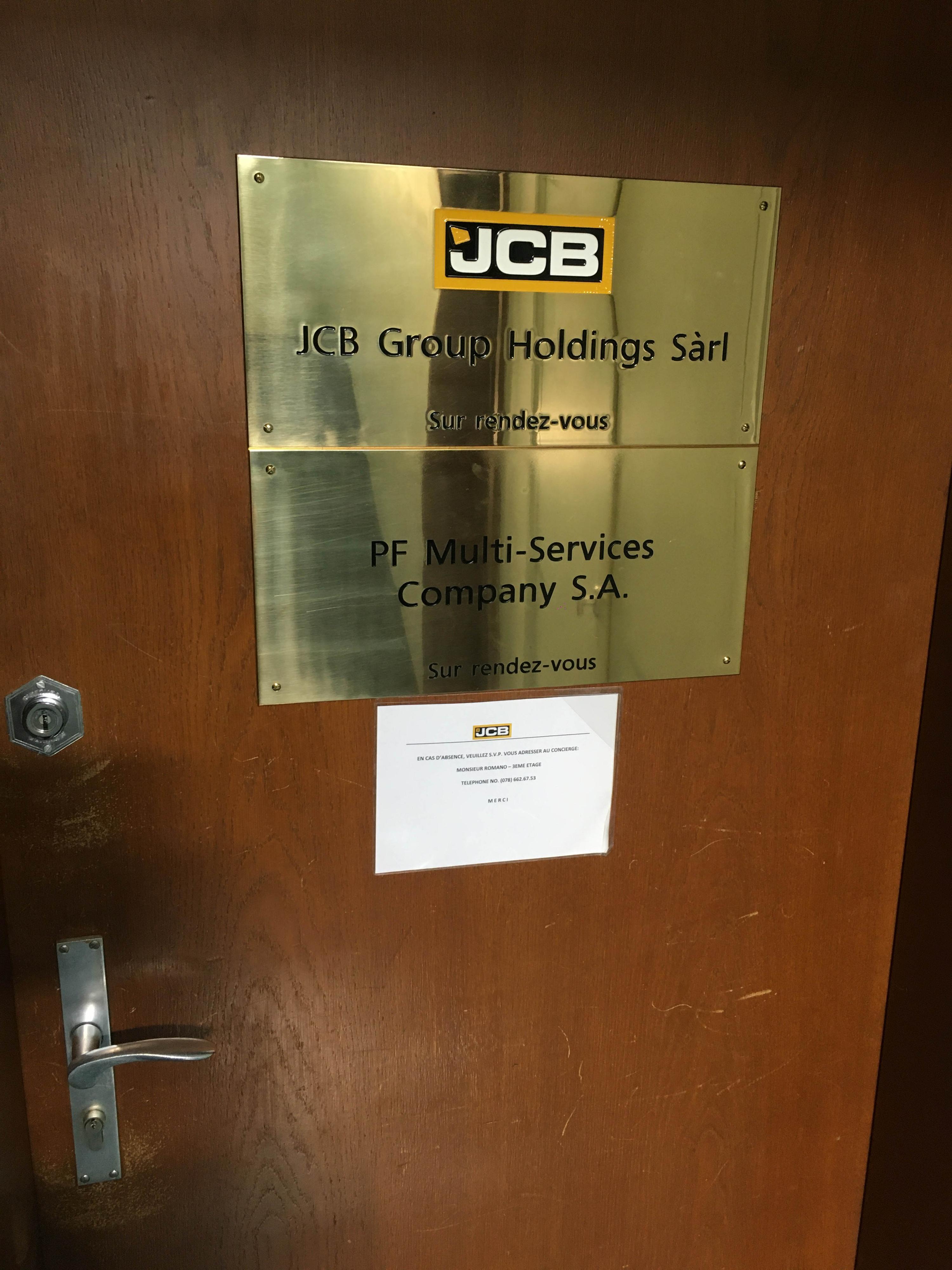 L'entrée des bureaux de JCB Group Holdings Sàrl à Lausanne. [RTS - Yann Dieuaide]