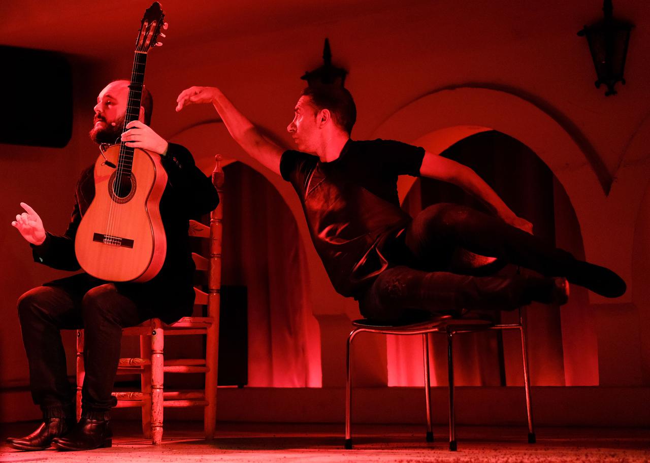 Israel Gavan et Nino de Elche dans le spectacle: "Mellizo Doble". [Vidy.ch - Kana Kondo]