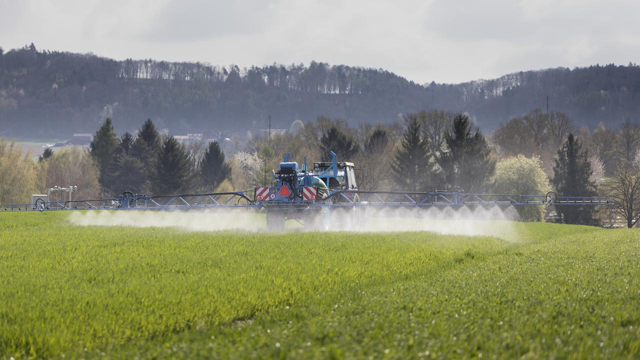 Deux pesticides seront bientôt interdits d'exportation. [KEYSTONE - Gaetan Bally]