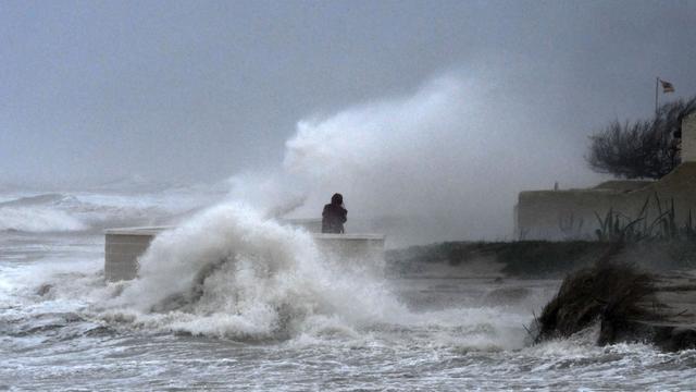 La tempête Gloria frappe l'est de l'Espagne, comme ici à Valence. On compte pour l'instant trois morts. Et les autorités ont décidé de laisser les écoles fermées. [Jose Jordan]