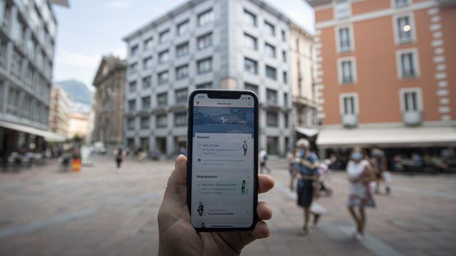 L'application SwissCovid peut désormais être téléchargée en Suisse. [Ti-Press/Keystone - Pablo Gianinazzi]