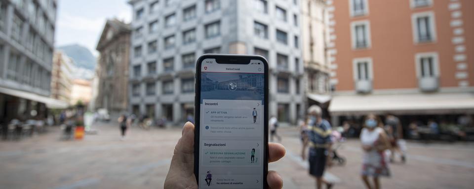 L'application SwissCovid peut désormais être téléchargée en Suisse. [Ti-Press/Keystone - Pablo Gianinazzi]