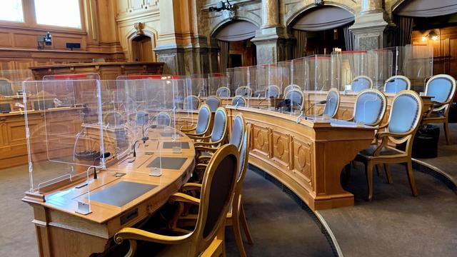 Tous les parlementaires seront séparés par des parois en plexiglas. [RTS - Mathieu Henderson]