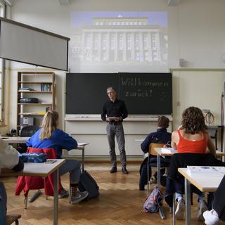 Rentrée scolaire dans une classe gymnasiale à Berne, 10.08.2020. [Keystone - Anthony Anex]