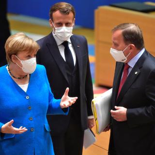 Angela Merkel, Emmanuel Macron, Stefan Lofven et Sanna Marin discutent lors d'un sommet de l'UE à Bruxelles. [AP Photo/Keystone - John Thys]