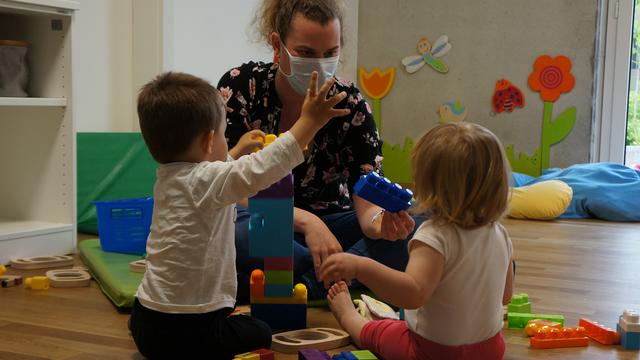 Le masque de rigueur dans les crèches. [RTS - Gaël Klein]