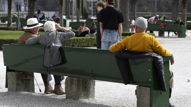 La distance sociale, premier "remède" à la pandémie. [Keystone - Anthony Anex]