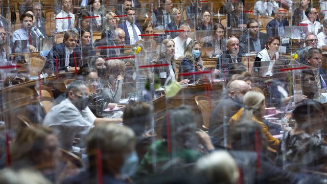 Le Conseil national a accepté du bout des lèvres d'entrer en matière sur un texte demandant la prise en charge par l'Etat du 60% des loyers des petits commerçants et indépendants. [keystone - Peter Klaunzer]