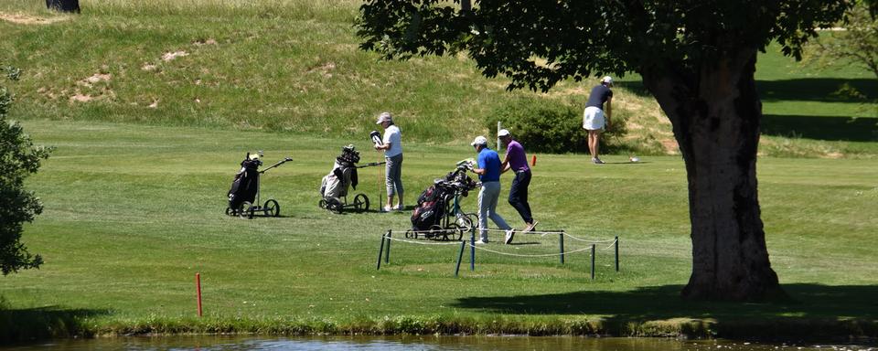 Le golf, ce virus qui vous fait rester en Suisse. [RTS - Gaël Klein]