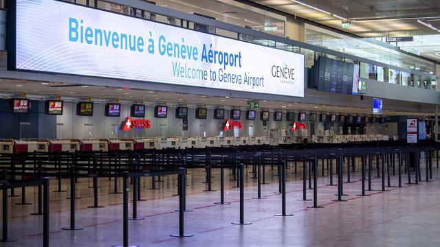 Genève Aéroport a annoncé la suppression de 56 postes au budget 2021. [Keystone - Martial Trezzini]