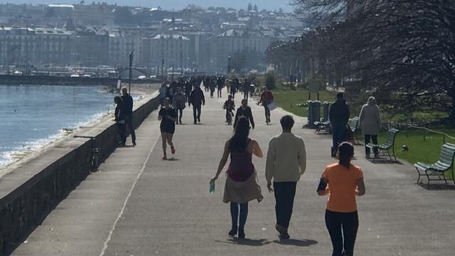 Un photographie du bord de lac de Genève, prise le 21 mars 2020. [RTS - Benjamin Luis]