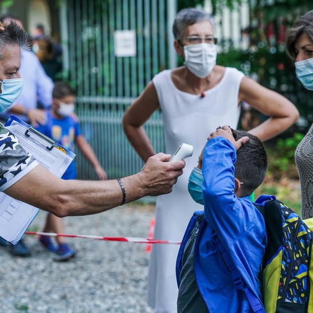 Les écoles italiennes ont rouvert après 6 mois de réouverture. [Keystone/EPA - Tino Romano]