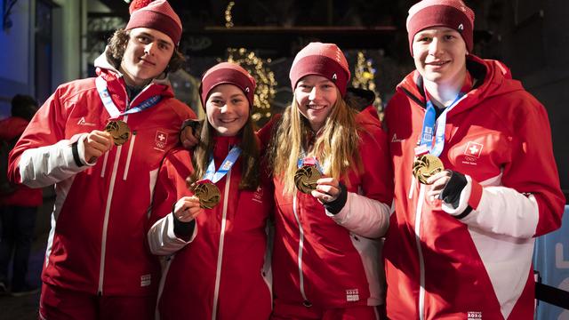 Valerio Jud, Anouk Dörig, Marie Karoline Krista et Robin Tissières ont apporté une 10e médaille d'or à la Suisse. [Gabriel Monnet]