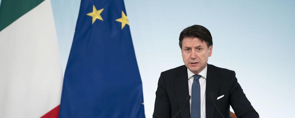 Giuseppe Conte a annoncé des mesures drastiques durant la nuit. [Keystone - EPA/Filippo Attili]