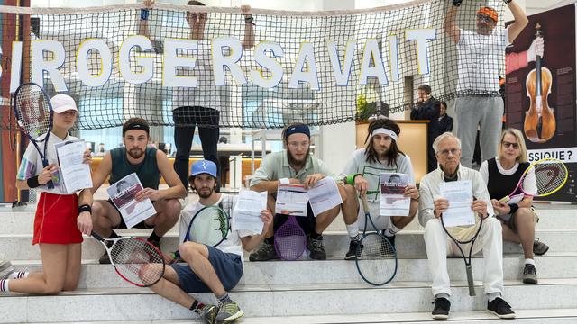 Les activistes climatiques qui ont simulé un match de tennis dans les locaux de Credit Suisse en 2018 ont été condamnés en appel. [Keystone - Martial Trezzini]