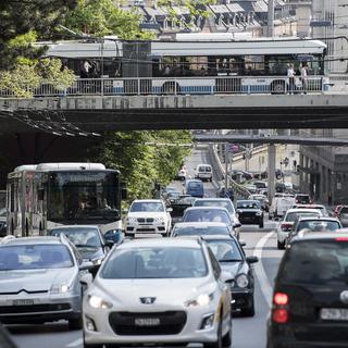 Bâle ville veut interdire les voitures diesel et à essence d'ici 2050 [Keystone - Ennio Leanza]