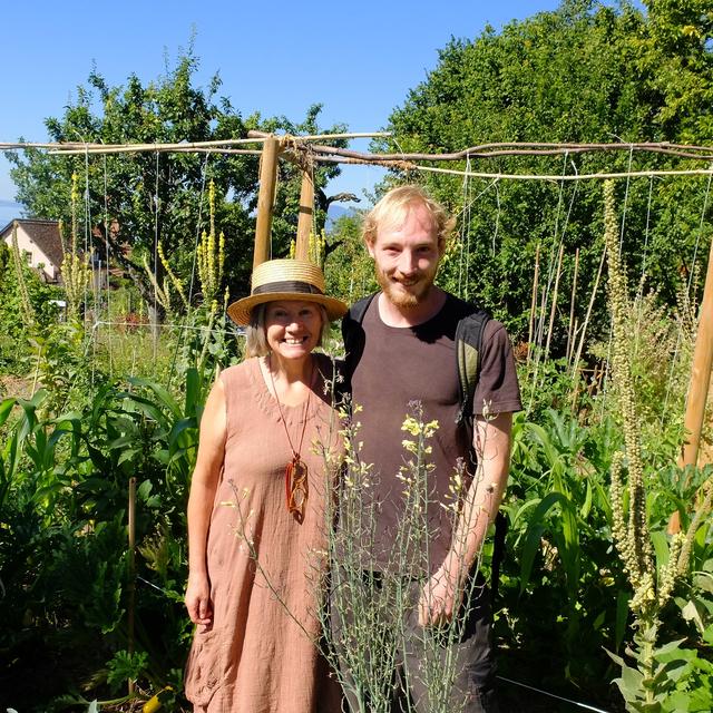 Le Jardin participatif du Ruau à St-Blaise dans le canton de Neuchâtel, avec Marianne Laederach et Naoum Baechler. [Bastien von Wyss]