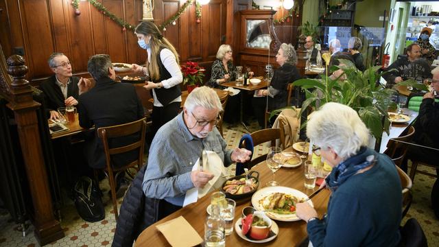 Durcissement pour les restaurants, fermeture pour les centres sportifs et culturels [Keystone - Laurent Gilliéron]